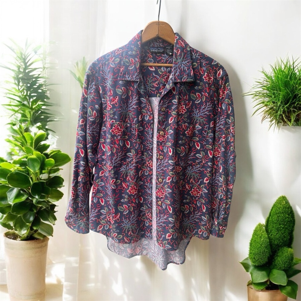 Vintage Patagonia Women’s Red Navy Floral Coral Button Down Shirt